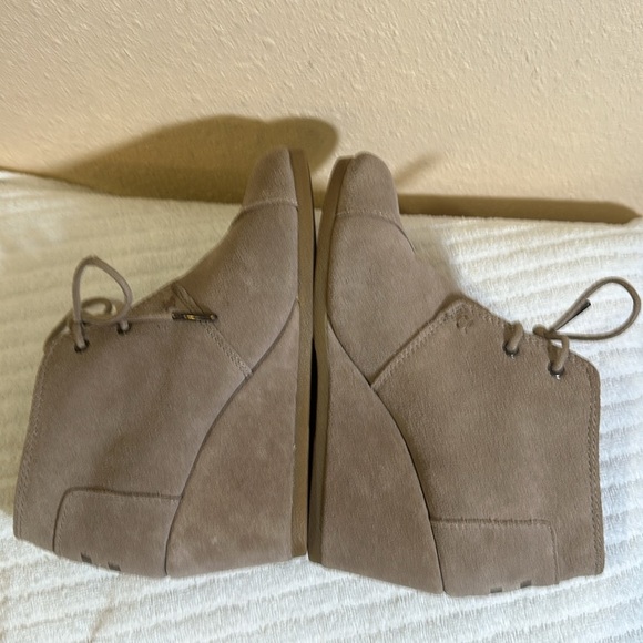 Tom’s suede ankle boots size 6 - Picture 6 of 8